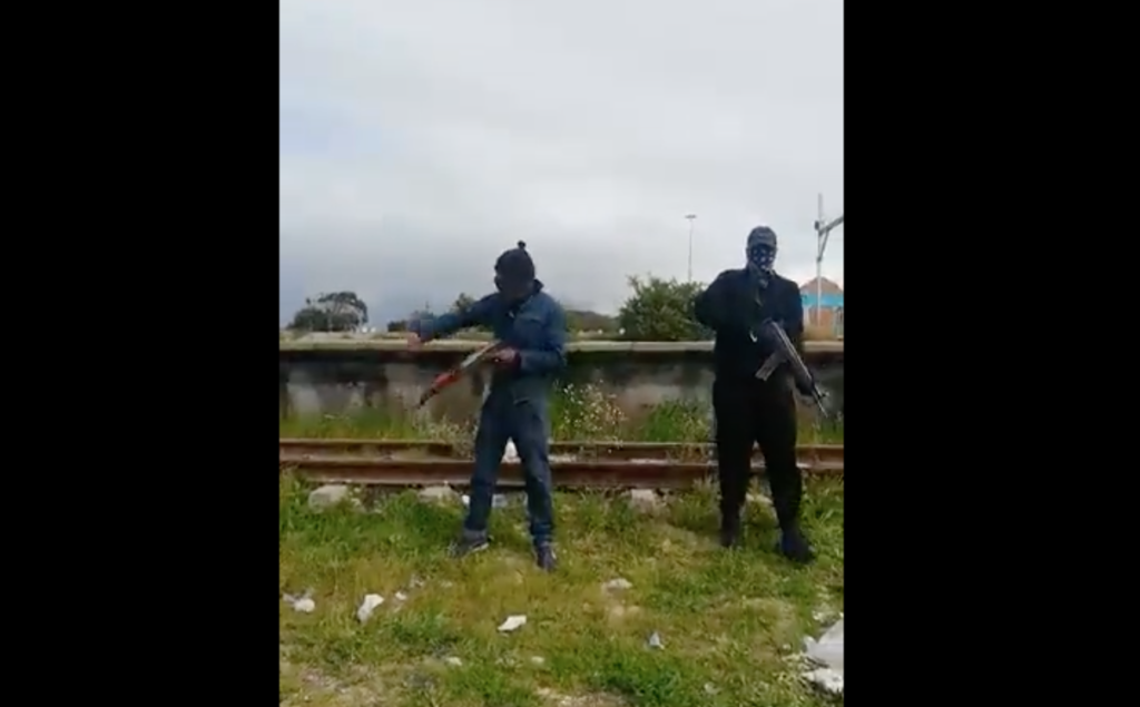 Video: Alleged gangsters demand "protection fees" from workers rebuilding Central Line
