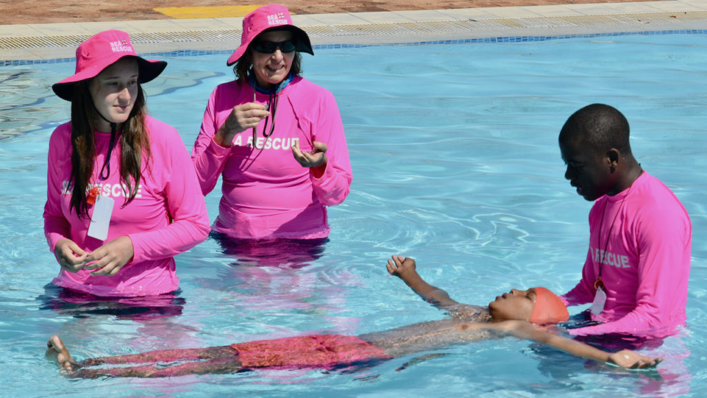 Do summer safely: free swimming lessons at the Sea Point pools