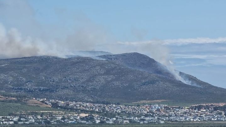 UPDATE: Fire on Sir Lowry's Pass flares up, another begins near Ocean View