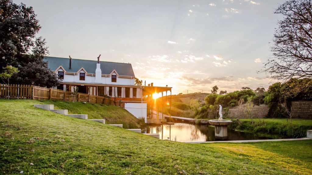 Relaxing Malagas Hotel stay on the banks of the Breede River