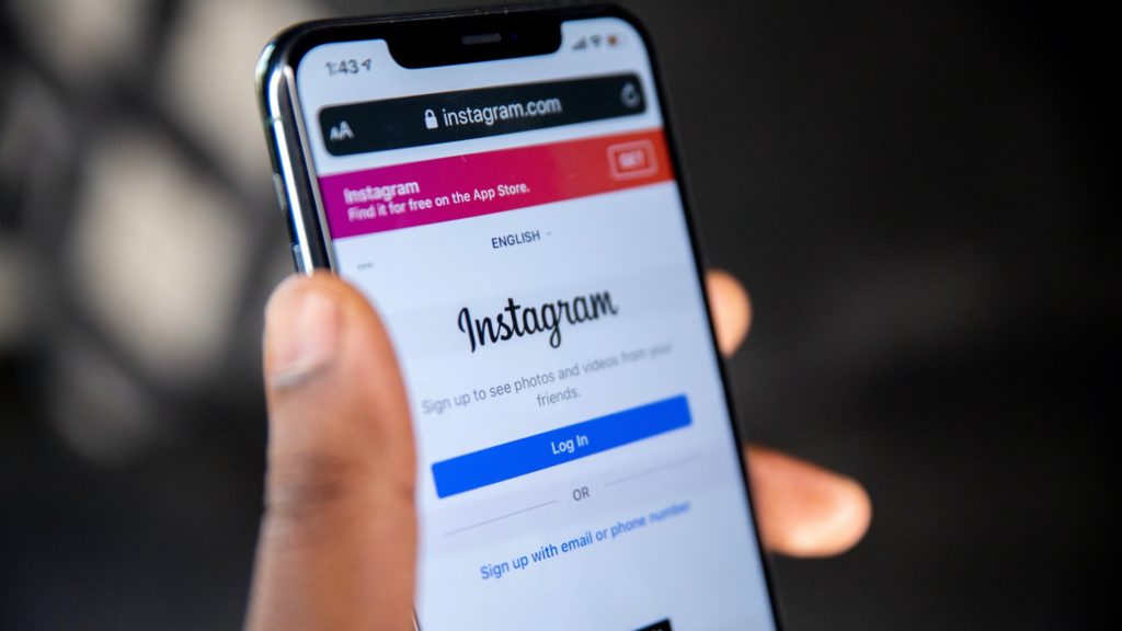 #Instagramdown: Meta is "looking into" app crash