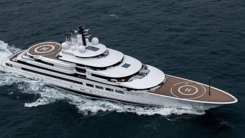 Watch: Superyacht spotted and unlikely to be Cape Town's problem