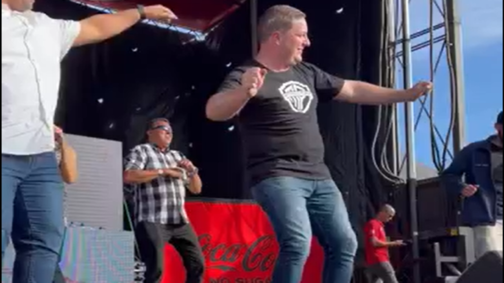 Watch: Mayor Geordin Hill-Lewis grooving at the Kyknet Festival