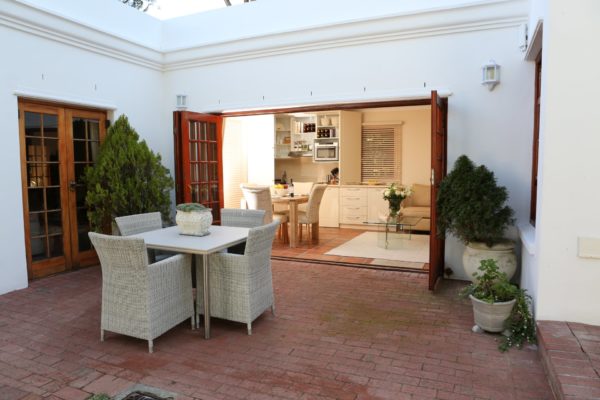 Guesthouses in Cape Town - Constantia Garden Suites