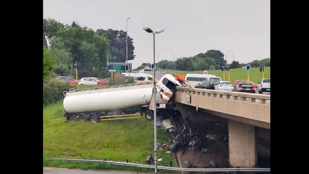 Another tanker crashes in Gauteng, public are urge to avoid the area