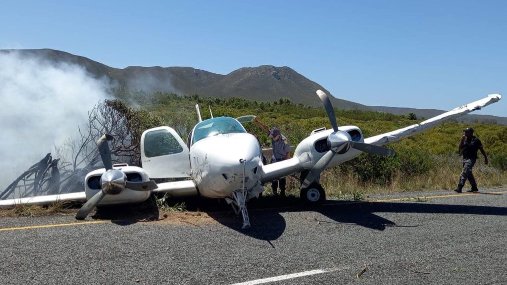 R43 closed due to a light aircraft crash near Gansbaai