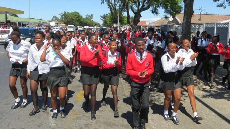 Learners march to Eskom as school has been without electricity for several months