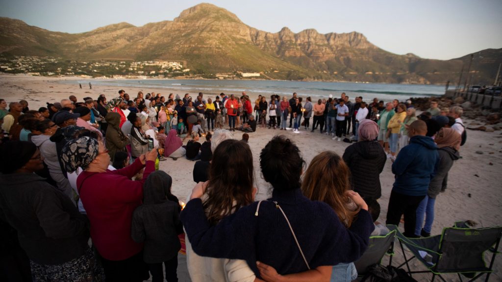 Hout Bay residents hold candlelight vigil for missing German tourist
