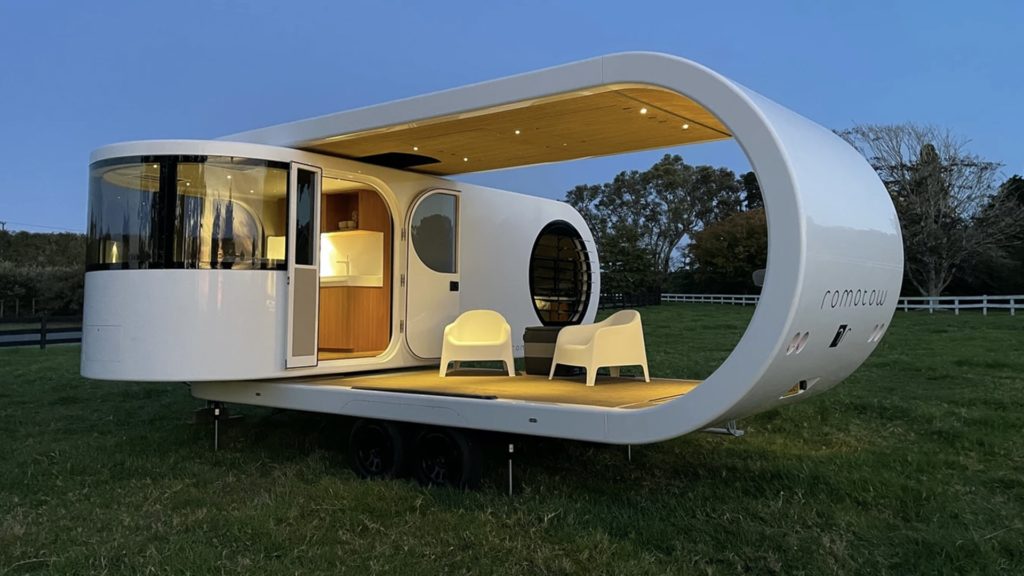 The future of travel: Romotow T8 revolutionary rotating caravan