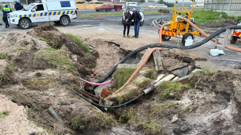 UPDATE: Emergency repairs to burst water main in Ottery commences