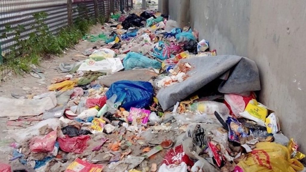 Rubbish in Delft overwhelms City of Cape Town response