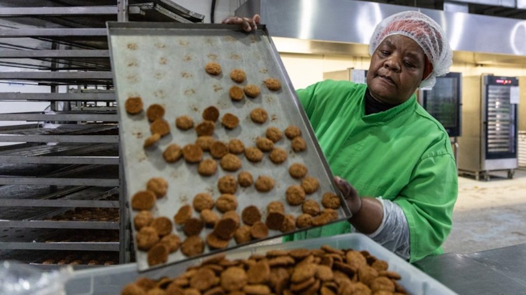 Khayelitsha Cookies prefers hiring people to using machines