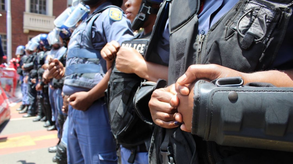Police on the hunt after two off-duty cops shot in Cape Town