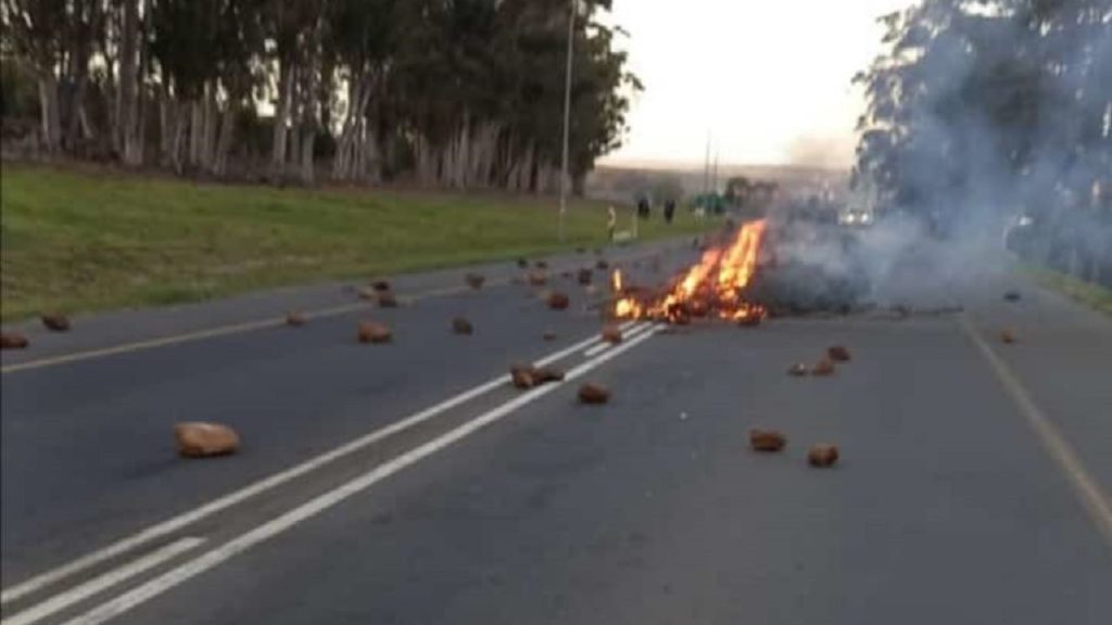 Minister Allen calls for SAPS inefficiency probe in Swellendam protests