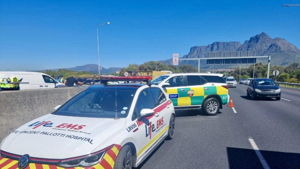 Nine hospitalised after container truck falls onto police van in Cape Town