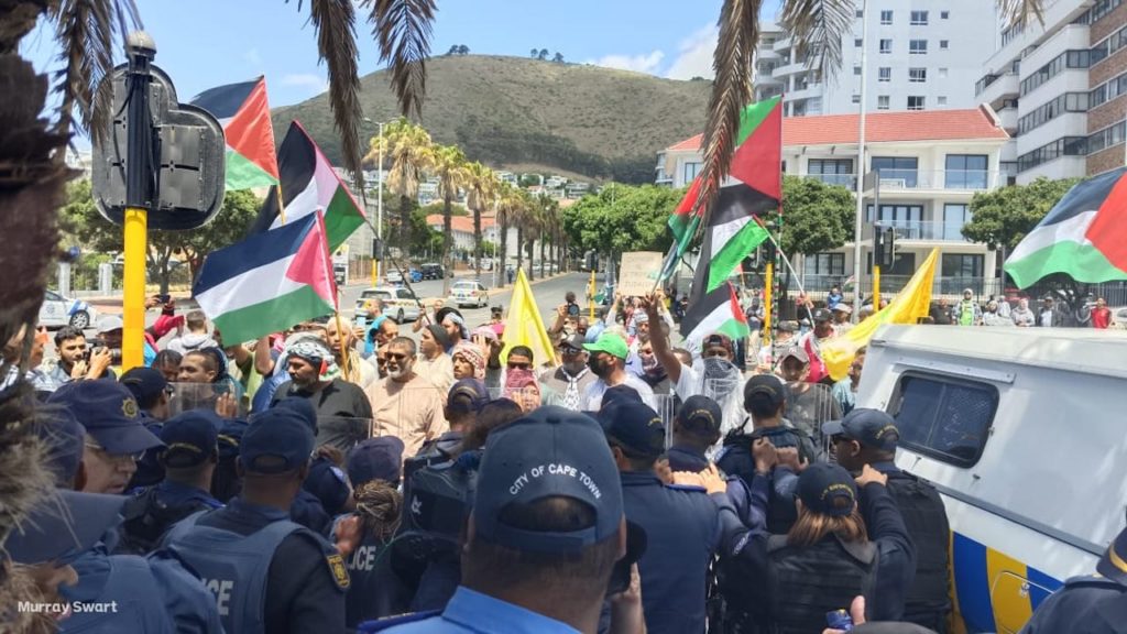 Update: Pro-Palestinian supporters march to police station after arrests
