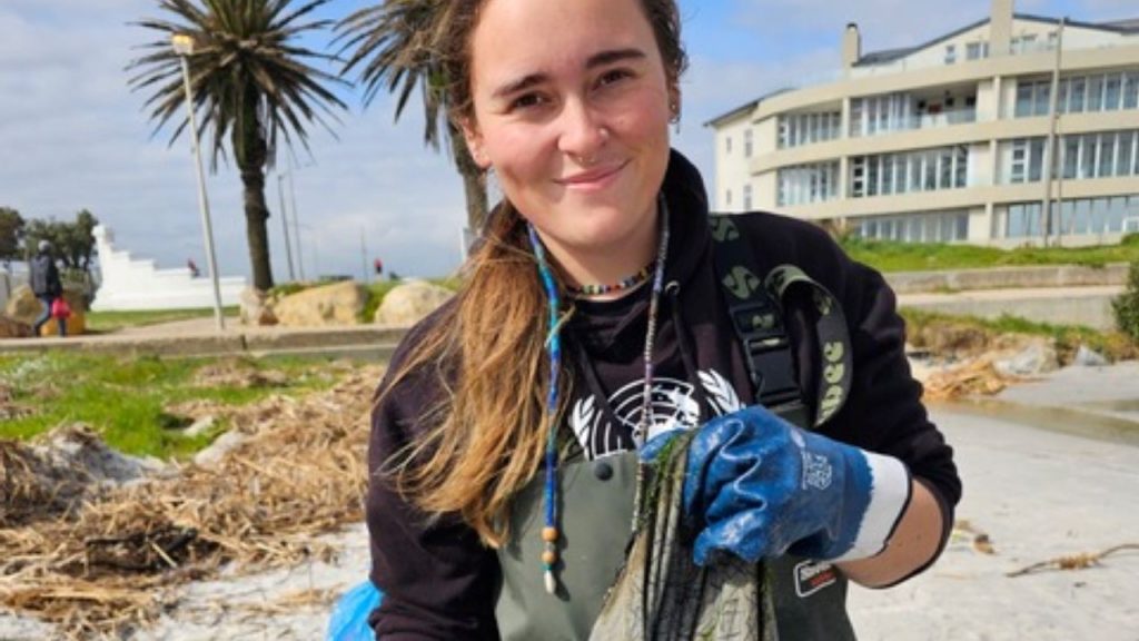 Zoë Prinsloo aims for world record of longest beach clean-up this weekend