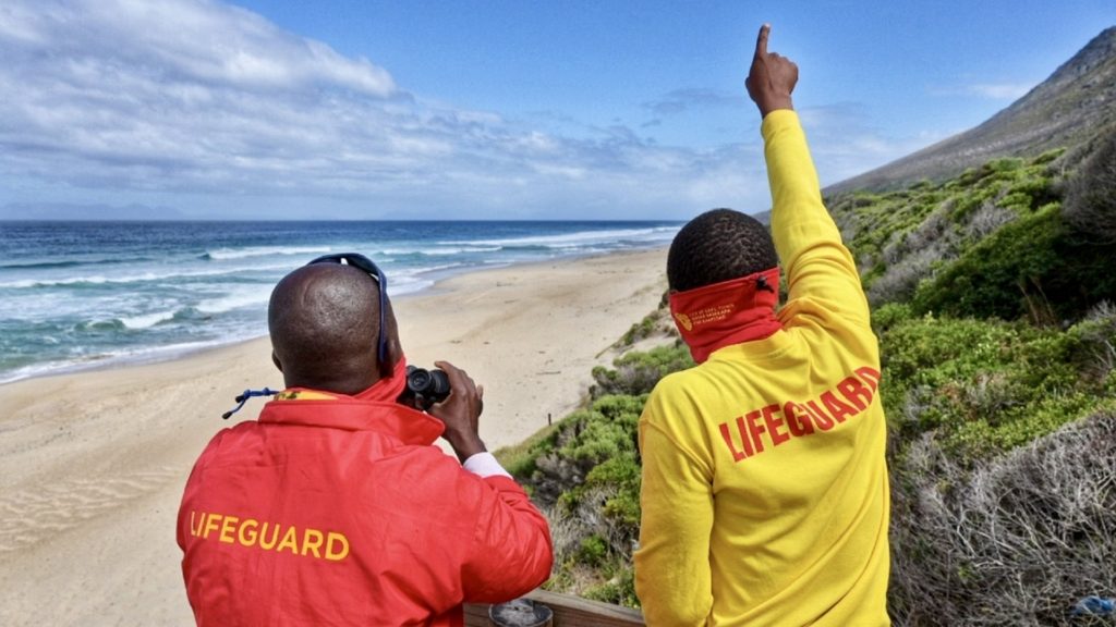 NSRI urges beachgoers to swim only in lifeguard-designated areas
