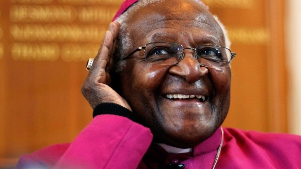 Foundation to erect Desmond Tutu statue with Palestinian scarf