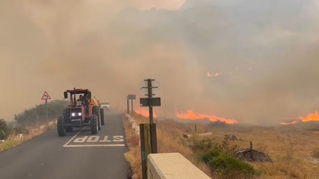 Footage: Firefighting efforts continue in Cape Winelands