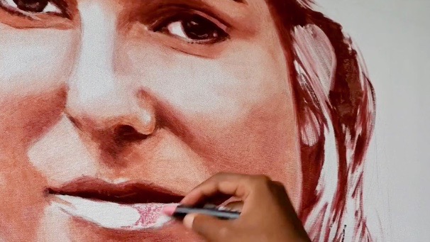 Watch: South African artist paints a portrait of Rachel Kolisi using lipstick