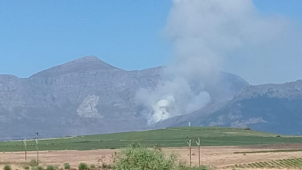 Bainskloof Pass closed until further notice due to new fire