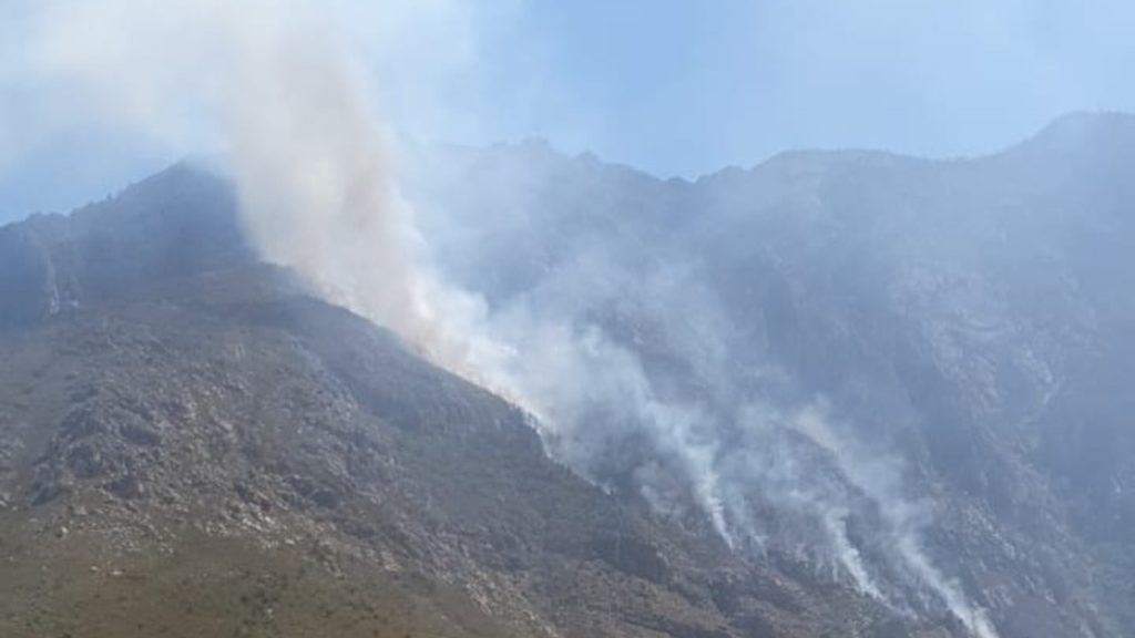 Cape Winelands continue battling several fires across district