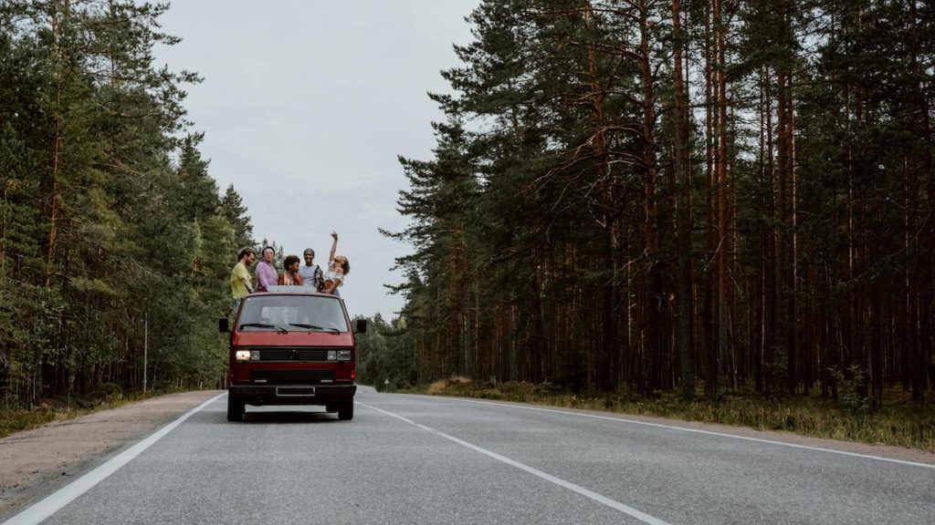 6 Road tripping traditions everyone should try on their journeys