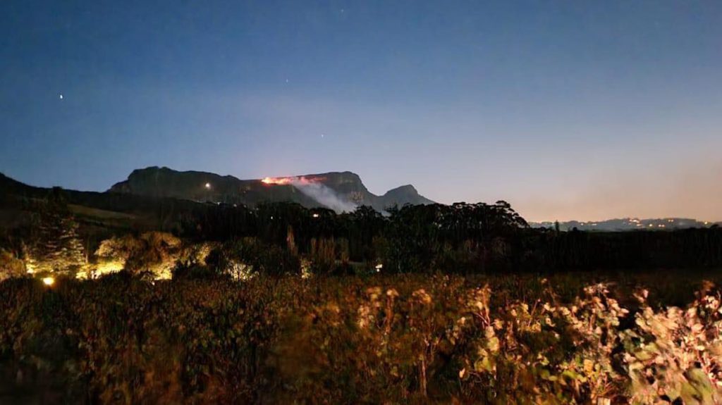 Fire crews respond to Table Mountain and Cape Point fires