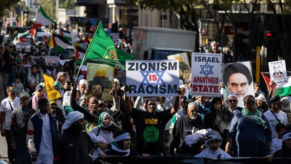 Palestinian supporters march to Parliament